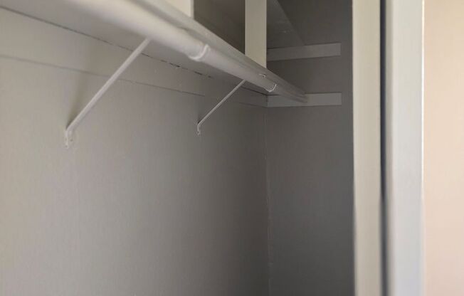 2 beds, 1 bath, 845 sqft, $2,475, Unit 122