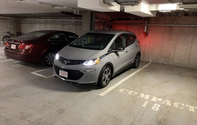 1 bed, 1.5 baths, 921 sqft, $4,200, Unit 511