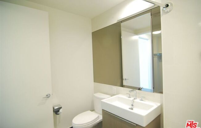 2 beds, 2.5 baths, 1,720 sqft, $5,500, Unit 2406