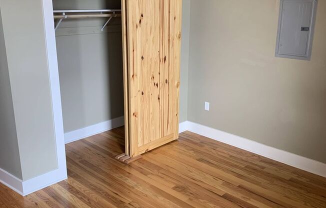 1 bed, 1 bath, 1,044 sqft, $1,250, Unit 909