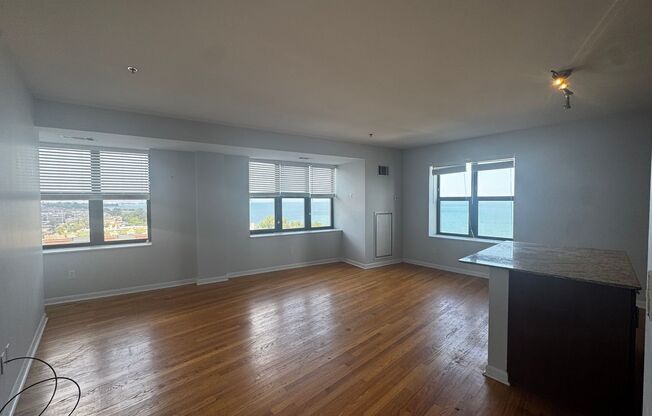 2 beds, 2 baths, $2,400, Unit 401