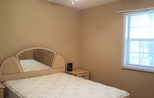 Fully Furnished 1 Bedroom Condo in River Oaks