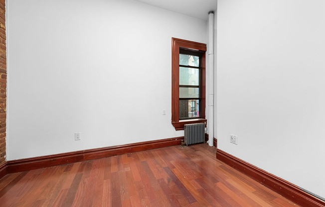 2 beds, 1 bath, $4,300, Unit 20