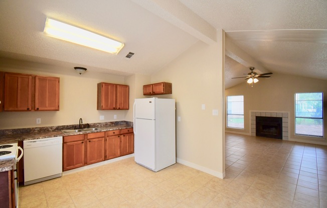 3 beds, 2 baths, $1,250