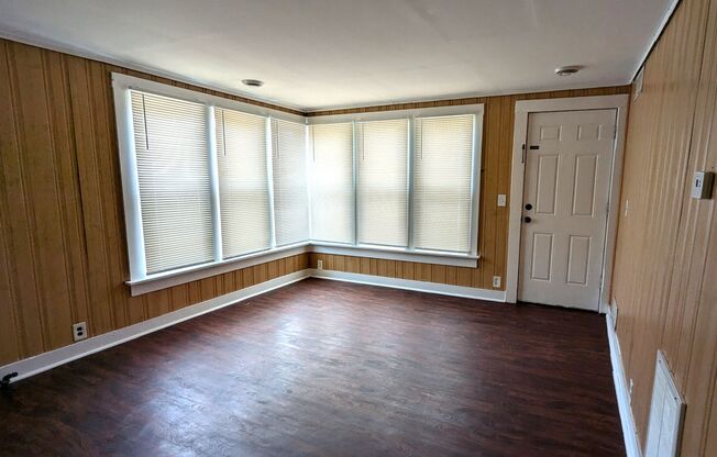 569 Webster