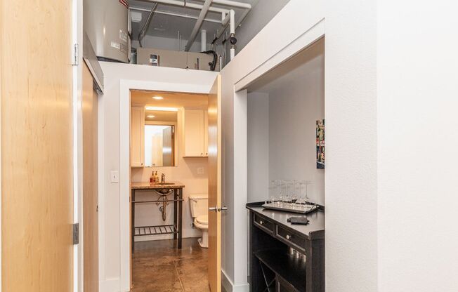 Studio, 1 bath, 610 sqft, $1,400, Unit 110-405