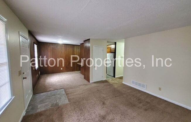 2 beds, 1 bath, 880 sqft, $995, Unit A