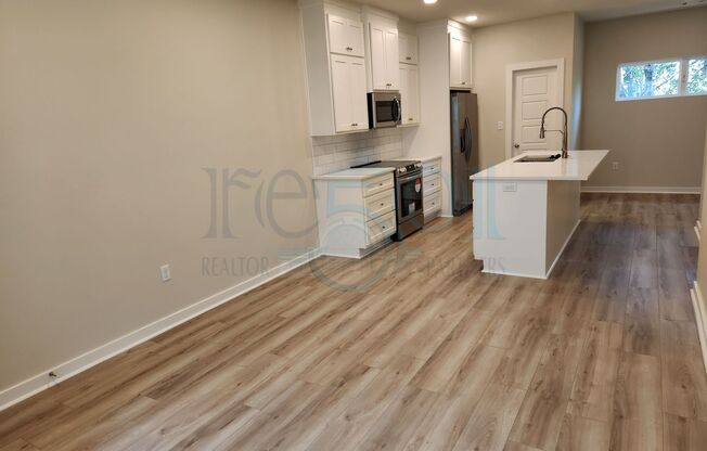 Newly Remodeled Townhouse in Hillcrest Area