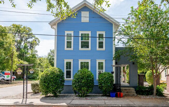 3 Bed 3 Bath with Balcony! Near UF