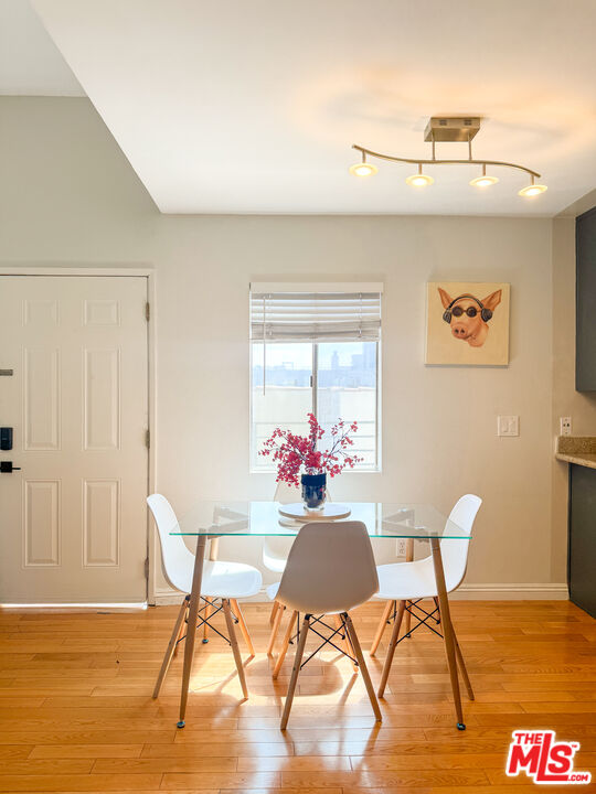 833 S ORANGE GRV AVE