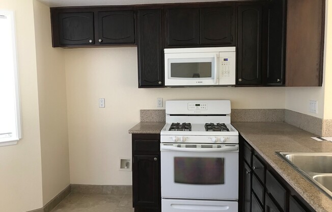 2 beds, 1 bath, $1,700