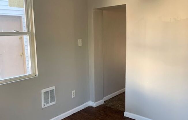 3 beds, 1 bath, $1,250