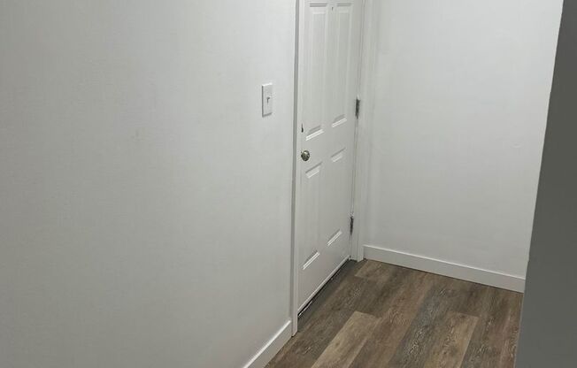 2 beds, 1 bath, 760 sqft, $1,100, Unit 31