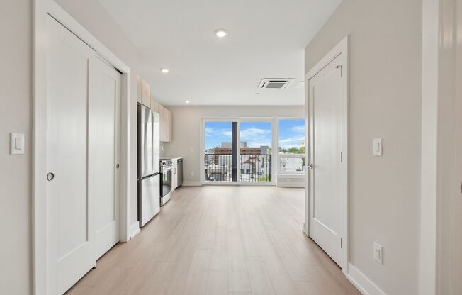 Studio, 1 bath, 360 sqft, $1,515, Unit Unit 614