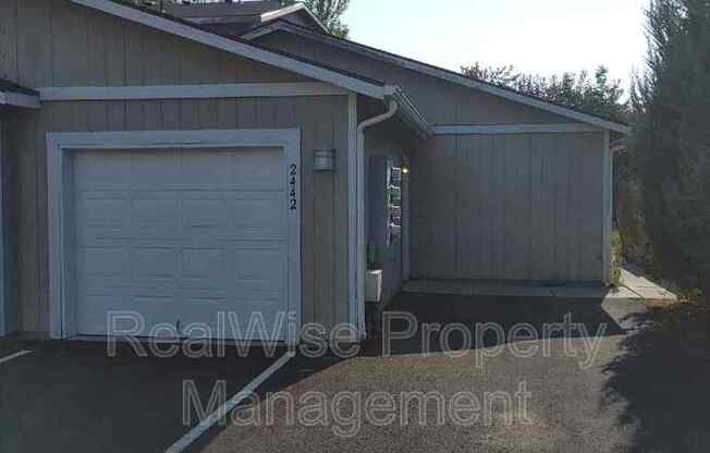 2 beds, 2 baths, 1,047 sqft, $1,625