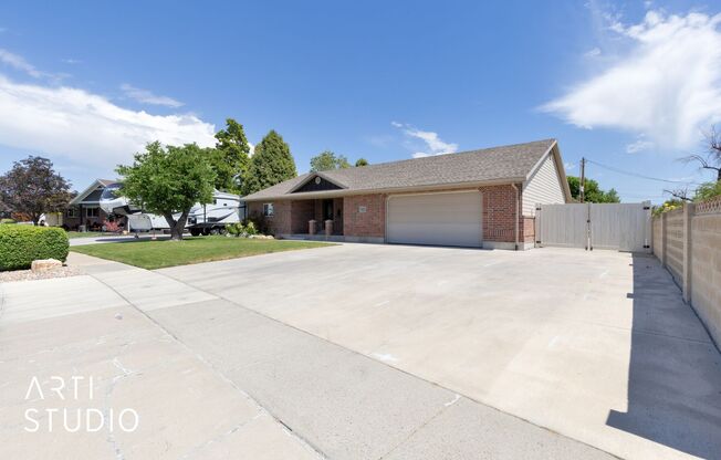 **Stunning 4-Bedroom Home with Modern Amenities in a Family-Friendly Community!**