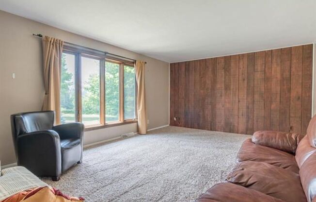 2 Bedroom 1.5 Bath Single Family Home Available!