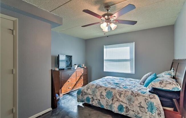 2 beds, 1 bath, $1,395