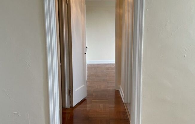 1 bed, 1 bath, 768 sqft, $1,450, Unit Royal York 809