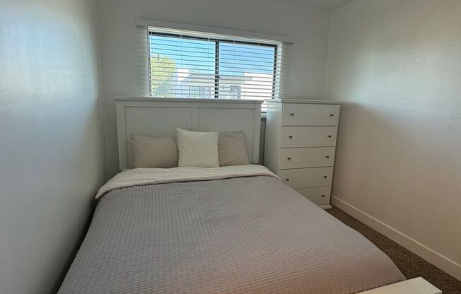 2 beds, 1 bath, 850 sqft, $2,000, Unit 25