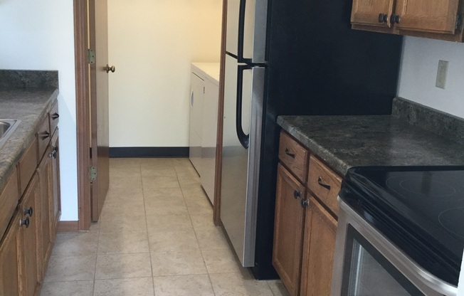 2 beds, 1 bath, 950 sqft, $1,750, Unit 7654CB
