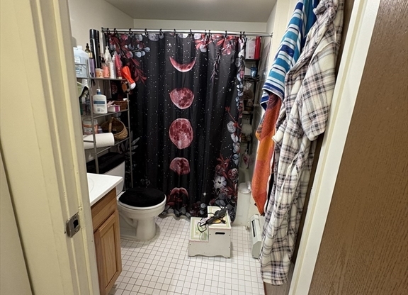 3 beds, 1 bath, $4,500, Unit 4