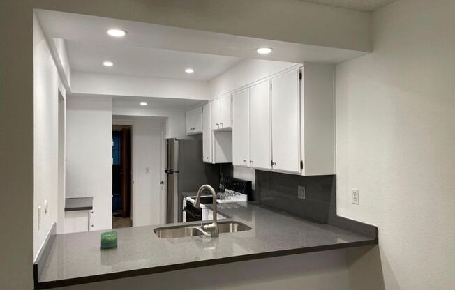 Large 2 Bdrm 2 Ba Condo for Rent in Point Loma for rent!