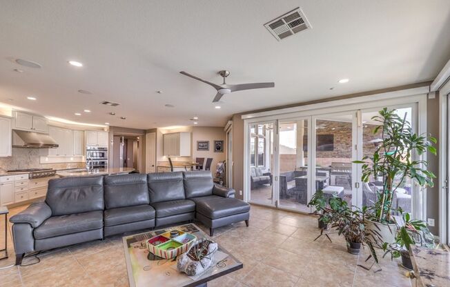 3 beds, 3 baths, $6,995