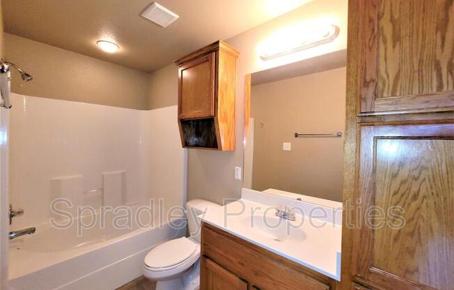 3 beds, 2 baths, 1,300 sqft, $1,395