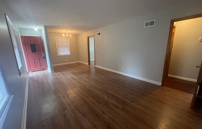 3 beds, 1 bath, $1,100