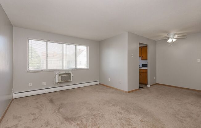 1 bed, 1 bath, 725 sqft, $770, Unit 8