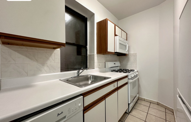 206 SAINT NICHOLAS AVE