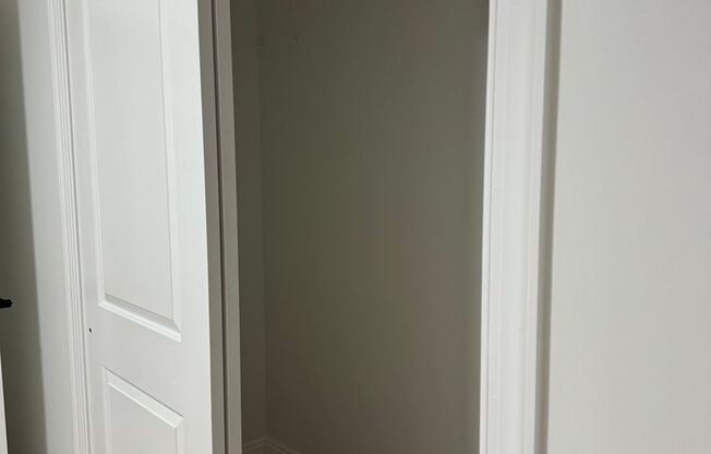 1 bed, 1 bath, 600 sqft, $1,300, Unit 203