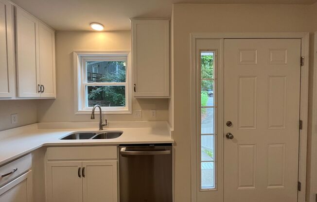 **OFFERING REFUNDABLE APPLICATION FEES** Newly Remodeled 3BD, 1.5BA Raleigh Townhome with Private Deck