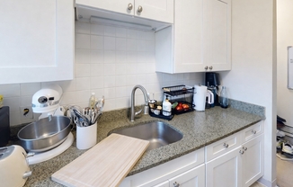 1 bed, 1 bath, $2,500, Unit 52