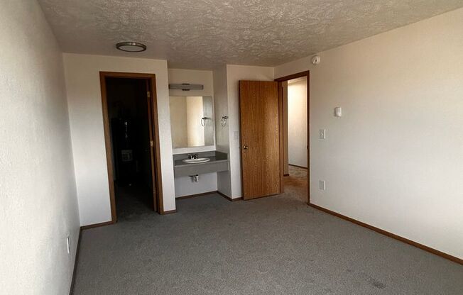 2 beds, 1 bath, 902 sqft, $1,375, Unit W - 051