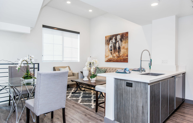 Come home to these Modern Townhouse in Toluca Lake!