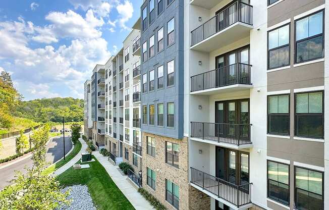 Large patios/balconies