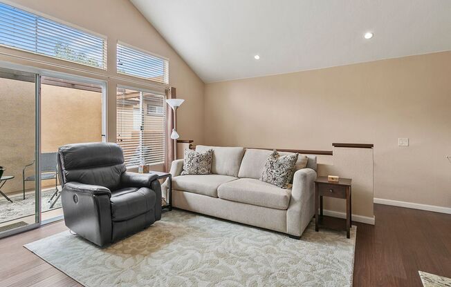 Furnished Bear Brand condo with Walkability to Shops and Beach Trolley