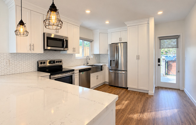The Dane | Modern Renovated 2 & 3 Bedroom Apartments in Coronado