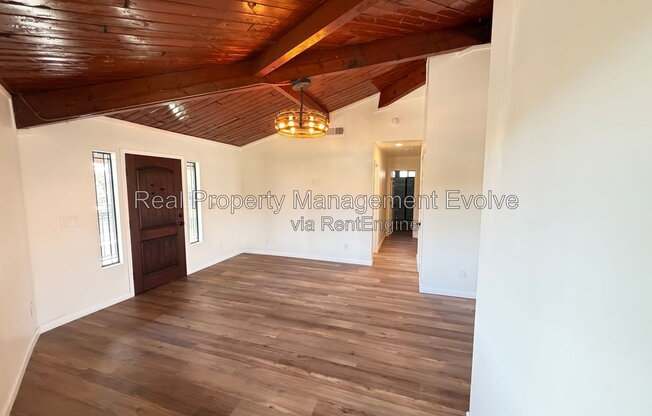 4213 W CHEYENNE DR