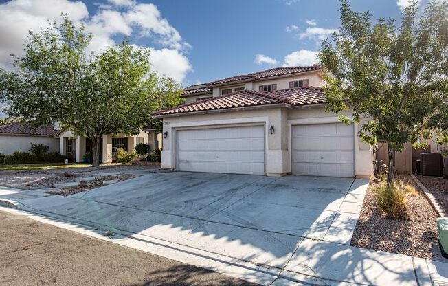 Large NW home with pool