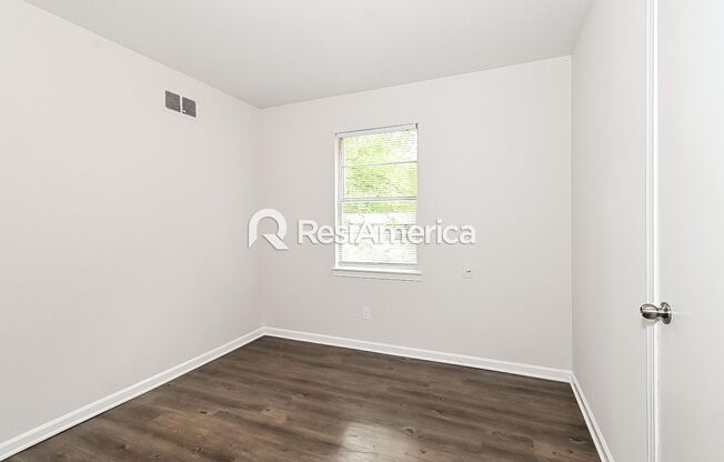 3 beds, 1 bath, $1,195