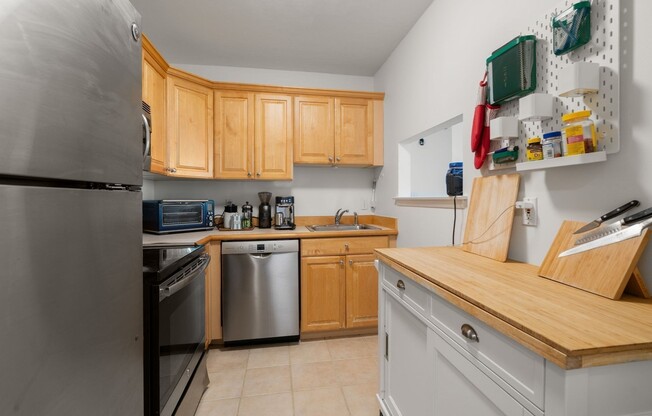 2 beds, 1 bath, 878 sqft, $3,500, Unit 47