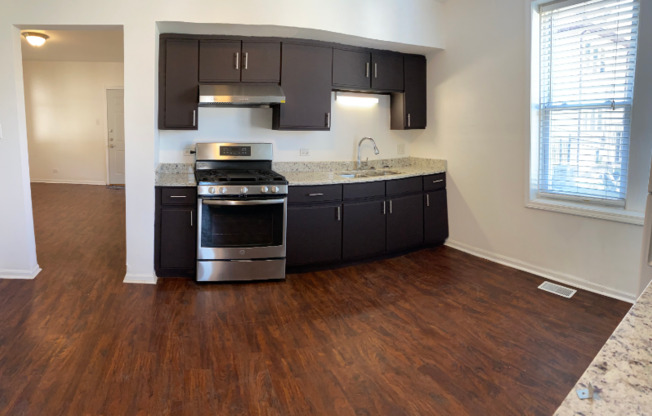 3755 S WINCHESTER AVE