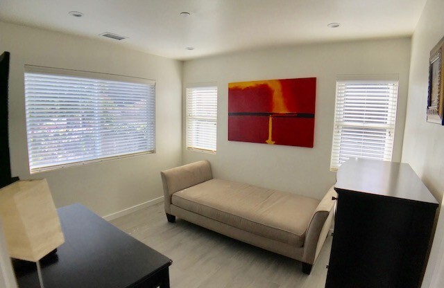 2 beds, 1 bath, $3,275