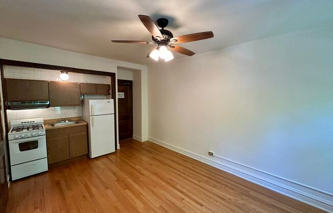 Studio, 1 bath, 320 sqft, $1,395, Unit 225-203