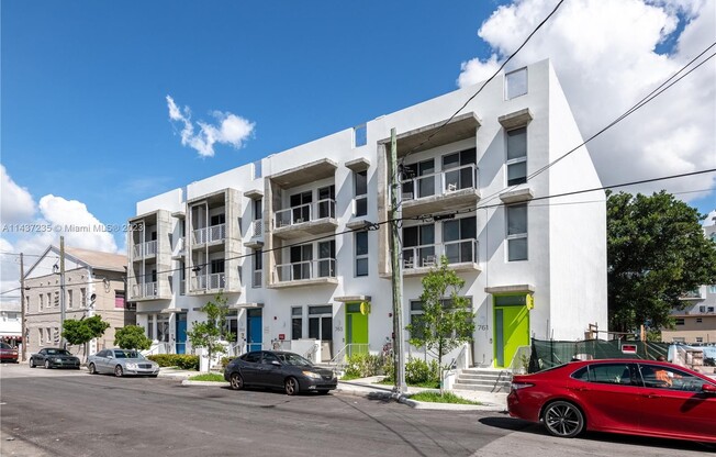 765 NW 1 ST
