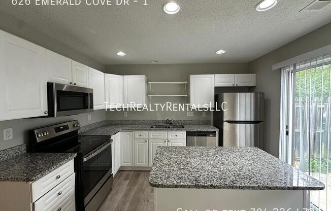 626 EMERALD CV DR