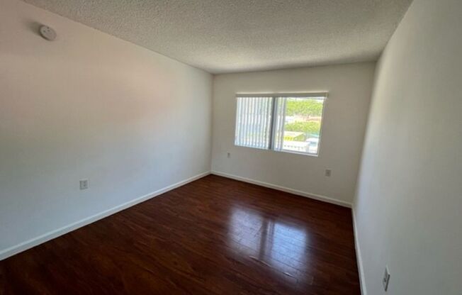 2 beds, 1 bath, $2,425, Unit 08